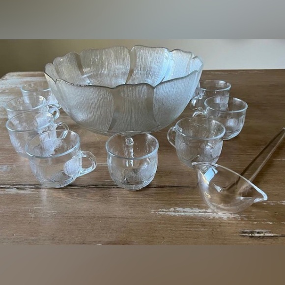 🔻Vintage🔻 1980s French Arcoroc Fleur/Flower Punch Bowl 24 Pc. Set. - Picture 10 of 12